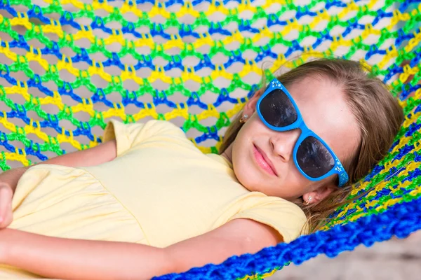 Adorable little girl on tropical vacation relaxing in hammock — Stock Photo, Image