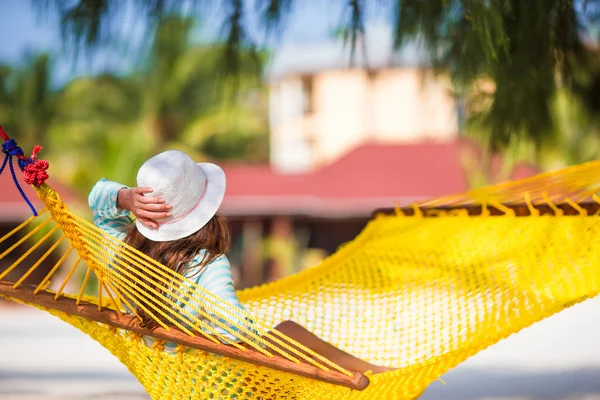 Beautiful woman relaxing at hammock on tropical beach — Stock Photo, Image