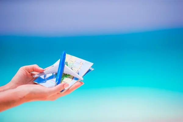 Closeup of map and toy airplane background the sea — Stock Photo, Image