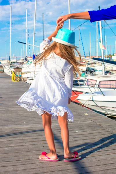 Adorable little girl during summer vacation in port — Stock Photo, Image