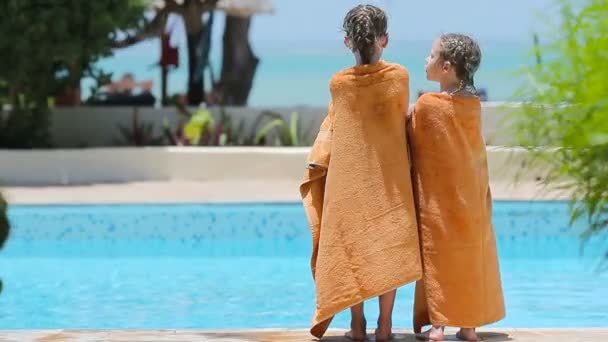 Little girls wrapped in towel after swimming — Stock Video