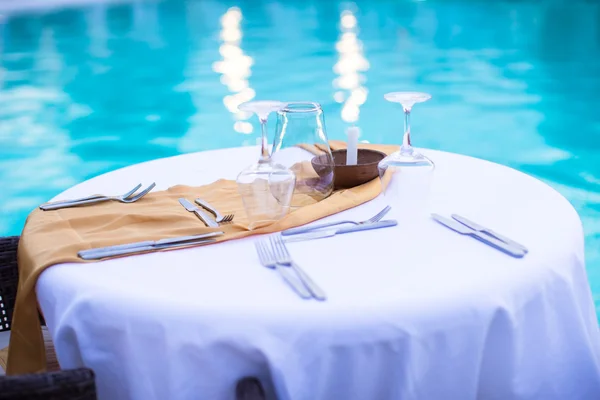 Verano vacío al aire libre de lujo restaraunt en la isla exótica —  Fotos de Stock