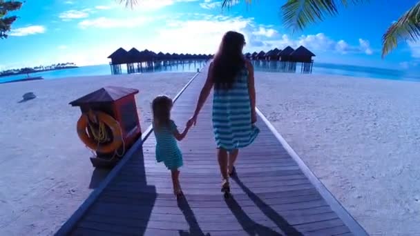 Little girl and young mom during beach vacation — Stock Video