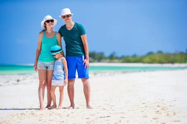 Familjen strandsemester — Stockfoto