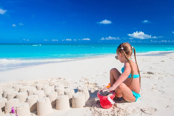 Adorable kid playing with beach toys on white beach — Stock Photo, Image