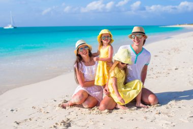 Mutlu aile beach tatil