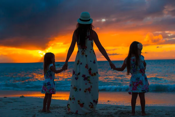 Family silhouette in beautiful sunset at the beach — Stock Photo, Image