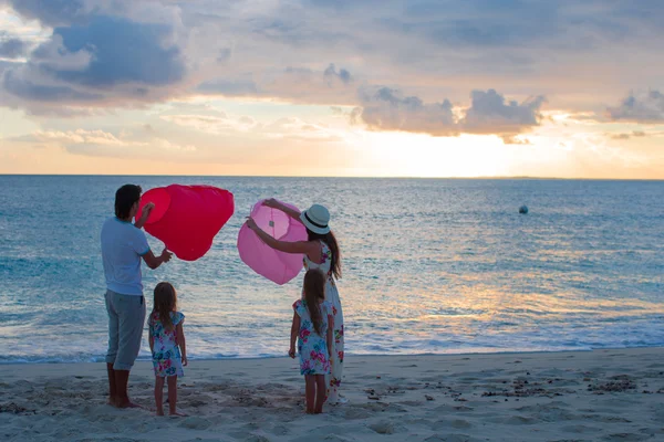 Young family on vacation at the evening — Stock Photo, Image