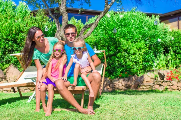 Young family of four on vacation — Stock Photo, Image