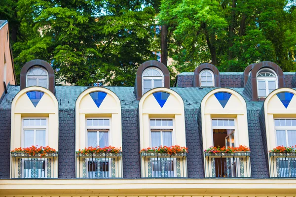 Фасад здания в Карловых Варах — стоковое фото