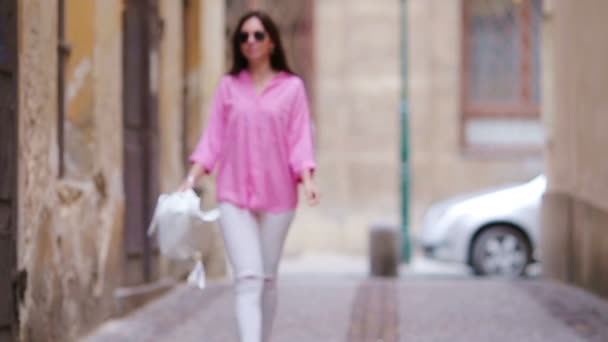 Happy young urban woman in european city. Caucasian tourist walking along the deserted streets of Europe. — Stock Video