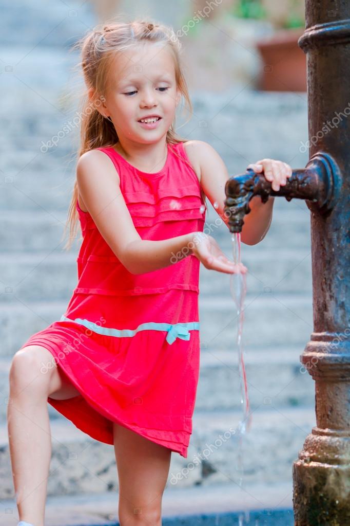 https://st2.depositphotos.com/2305339/11950/i/950/depositphotos_119506302-stock-photo-little-adorable-girl-drinking-water.jpg
