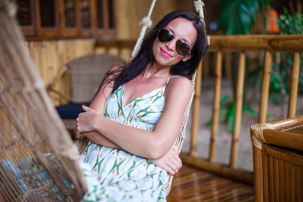 Beautiful brunette woman relaxing in hammock at exotic hotel on Philippines — Stock Photo, Image