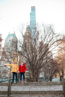 New York 'taki Central Park' ta sevimli küçük kızlar