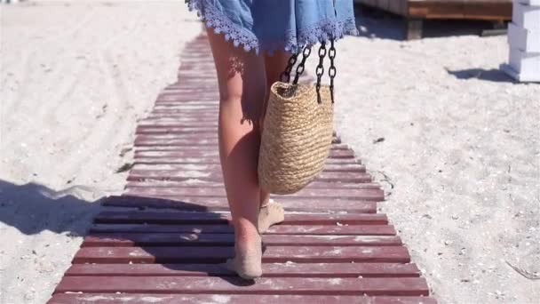 Female feet on white sandy beach background the sea — Stock Video