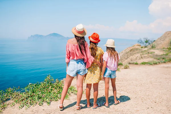 Adorable little girls and young mother on tropical white beach — Stock Photo, Image