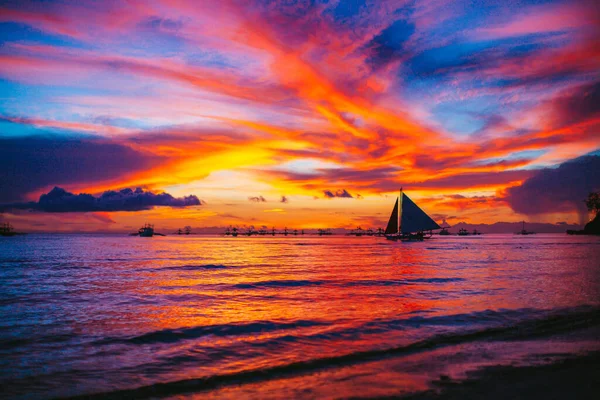 Idyllic perfect turquoise water at exotic island — Stock Photo, Image