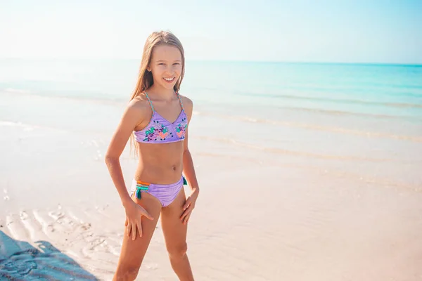 Adorable little girl at beach on her summer vacation — Stock Photo, Image