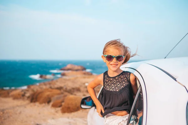 Familia de vacaciones. Vacaciones de verano y concepto de viaje en coche —  Fotos de Stock