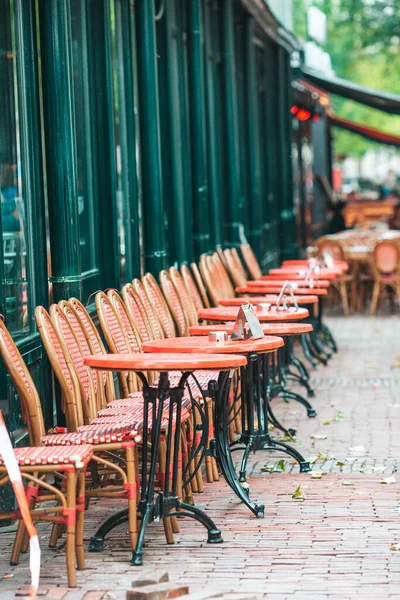 Vacío de verano al aire libre restaraunt en Europa. —  Fotos de Stock