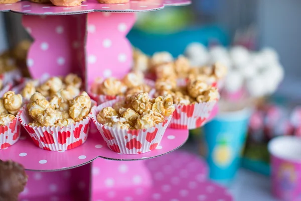 Portion popcorn on kids party on sweet dessert table — Stock Photo, Image