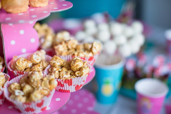 Portion popcorn on kids party on sweet dessert table — Stock Photo, Image