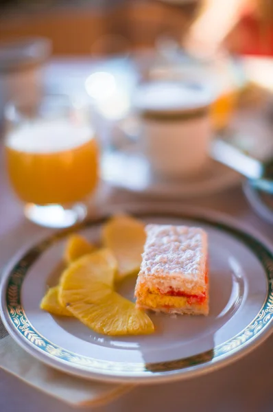 Desayuno saludable en la mesa de primer plano en restaraunt resort —  Fotos de Stock