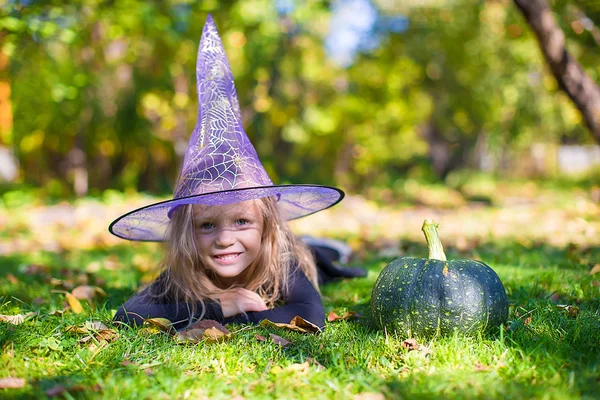 Happy little girl in halloween costume with jack pumpkin.Trick or treat — Stock Photo, Image