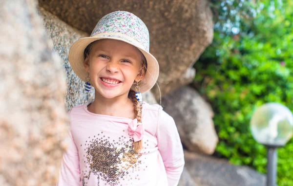 Schattig meisje veel plezier — Stockfoto