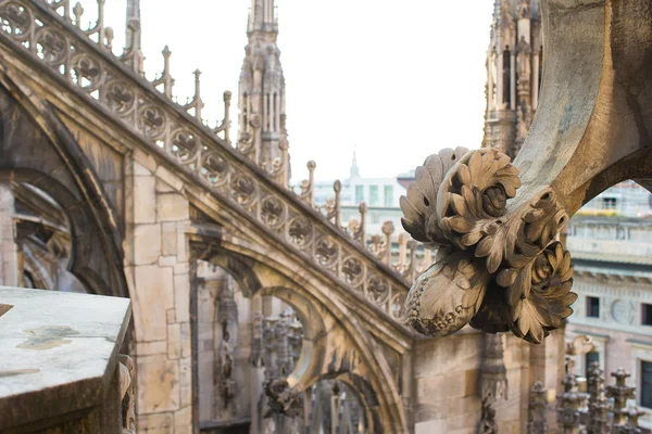 Acoperișul catedralei Duomo, Milano, Italia — Fotografie, imagine de stoc