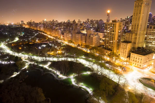 Karanlık gece New York City Central Park panorama havadan görünümü — Stok fotoğraf