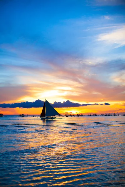 Sailing boat in awesome sunset in Boracay island — Stock Photo, Image