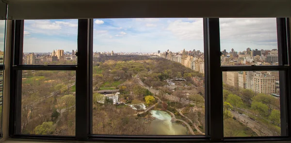 Vista de otoño de Central Park desde la ventana del hotel, Manhattan, Nueva York — Foto de Stock