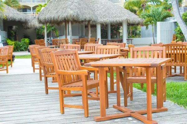Openlucht café op tropische strand bij caribbean — Stockfoto