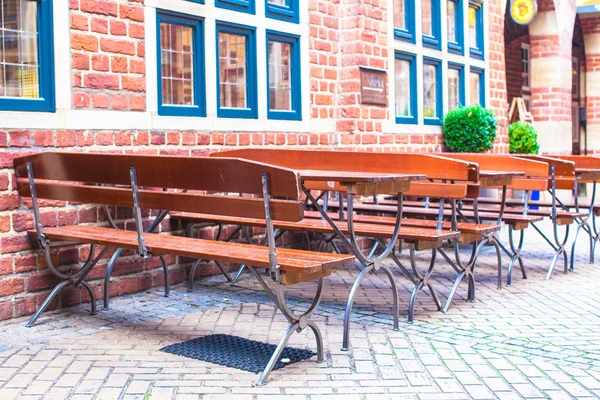 Noel zamanı Avrupa kenti açık kafe