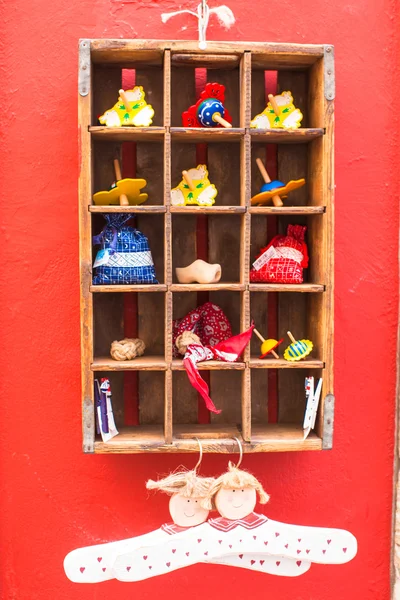 Regalos de Año Nuevo en la ciudad europea en la víspera de Navidad —  Fotos de Stock