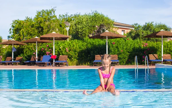 Adorable happy little girl enjoy swimming in the pool — Stock Photo, Image