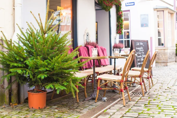 Café ao ar livre na cidade europeia na época do Natal — Fotografia de Stock