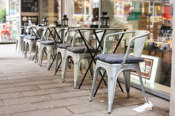 Café ao ar livre na cidade europeia na época do Natal — Fotografia de Stock