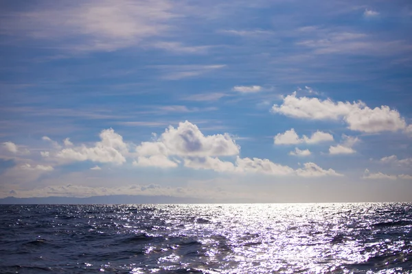 Incredibly clean turquoise water in the sea near tropical island — Stock Photo, Image