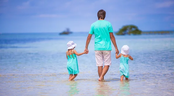 Adorable little girls and young father during beach vacation — Stock Photo, Image