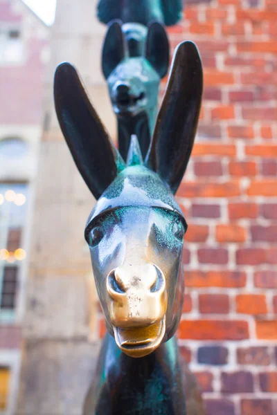 Het standbeeld van Town Musicians of Bremen, Duitsland — Stockfoto