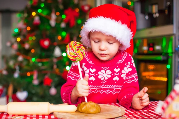 Little girl with candy preparing Christmas cakes — Stock Photo, Image