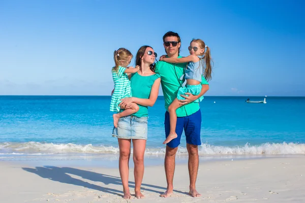 Young happy family with two kids on summer vacation — Stock Photo, Image