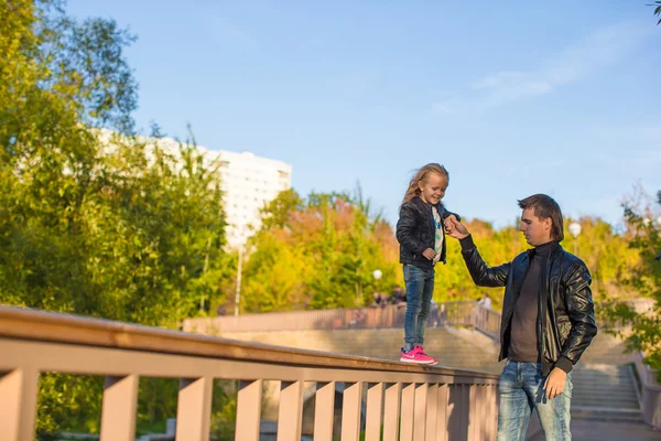 Father and cute daughter in autumn park outdoors — Stock Photo, Image