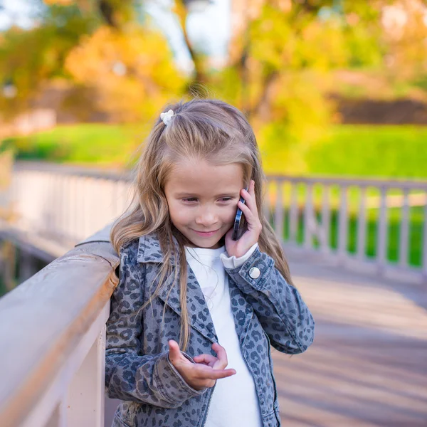 Adorable little girl at warm autumn day outdoors — Stock Photo, Image