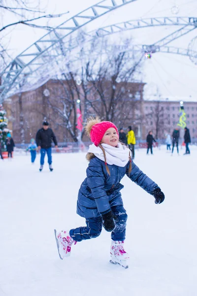 Adorable little girl skating on the ice-rink — Stock Photo, Image