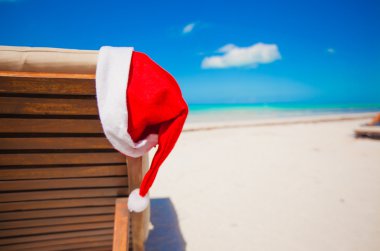 Sandalye longue tropikal Karayipler Beach kırmızı santa şapka