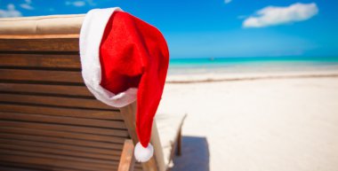 Sandalye longue tropikal Karayipler Beach kırmızı santa şapka
