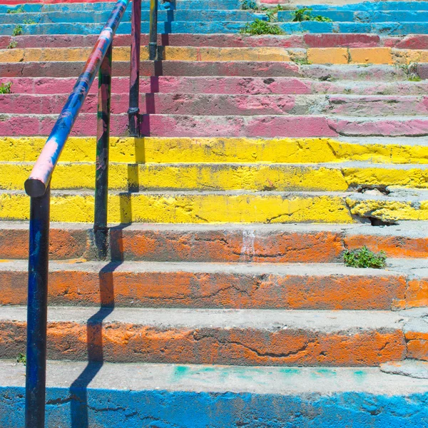 Kolorowy stare schody i tradycyjnej architektury w Stambul, Turcja — Zdjęcie stockowe